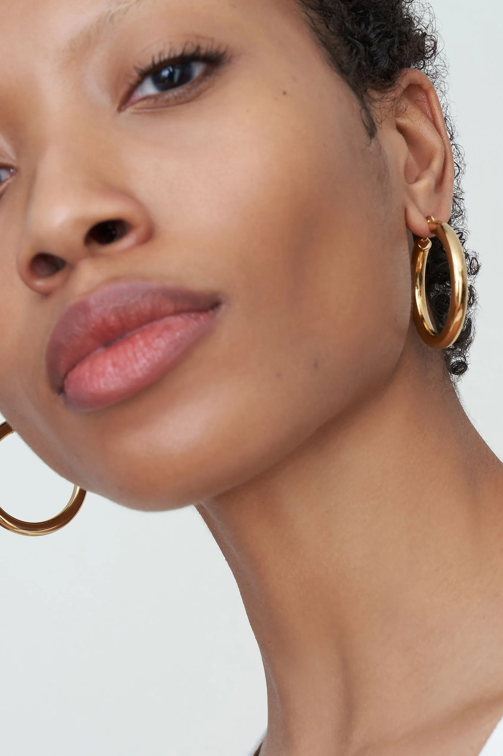 Claressa Earrings - Medium :: Gold