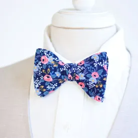 Men's Freestyle Self-Tie Bow Tie / Rosa In Navy