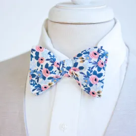 Men's Freestyle Self-Tie Bow Tie / Rosa In Periwinkle